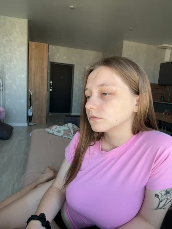 Bonechka - Stripchat webcam show • Monday, August 4, 2025 #Yoga #Cooking #White